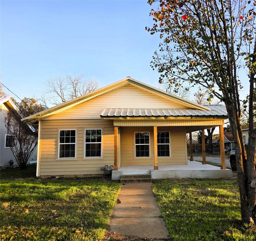 1012 Avenue K, Brownwood, TX 76801