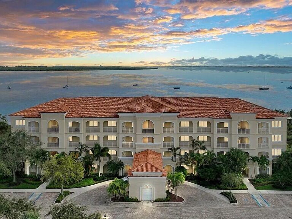 26 Harbour Isle Drive W 303, Fort Pierce, FL 34949