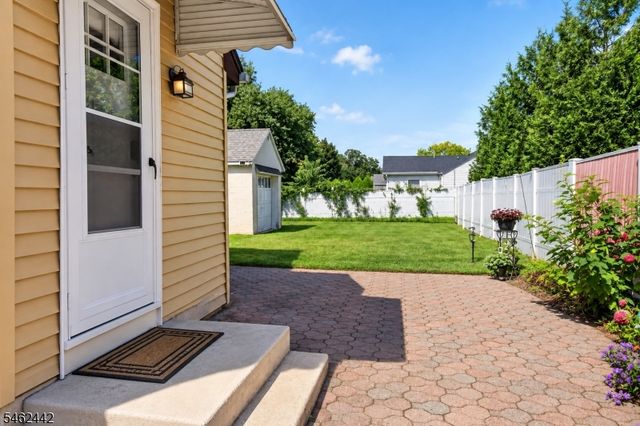 36 Park Ave, Wanaque Boro, NJ 07420