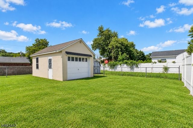 36 Park Ave, Wanaque Boro, NJ 07420