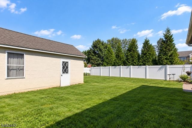 36 Park Ave, Wanaque Boro, NJ 07420
