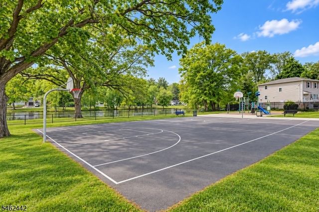 36 Park Ave, Wanaque Boro, NJ 07420
