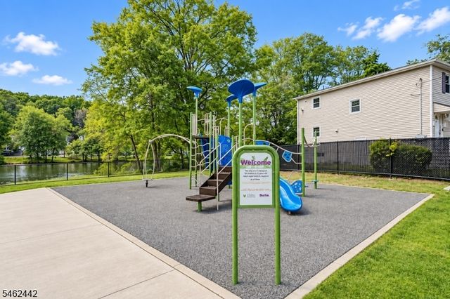 36 Park Ave, Wanaque Boro, NJ 07420