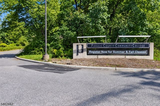 36 Park Ave, Wanaque Boro, NJ 07420