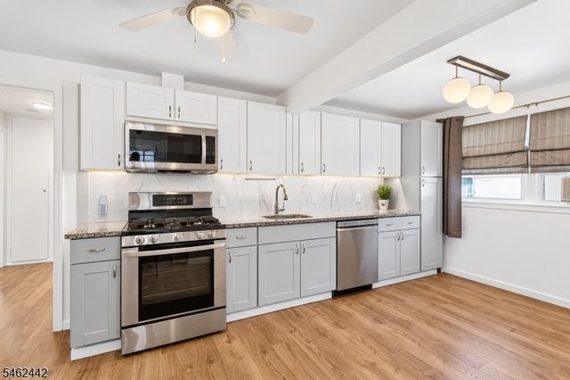 36 Park Ave, Wanaque Boro, NJ 07420