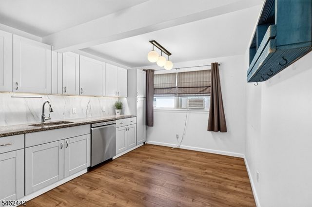 36 Park Ave, Wanaque Boro, NJ 07420