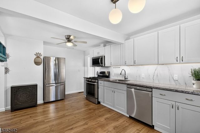 36 Park Ave, Wanaque Boro, NJ 07420