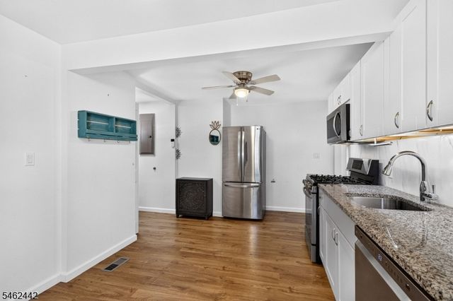 36 Park Ave, Wanaque Boro, NJ 07420