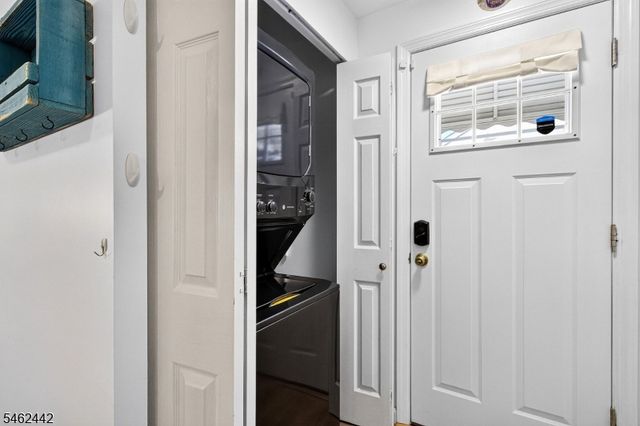 36 Park Ave, Wanaque Boro, NJ 07420