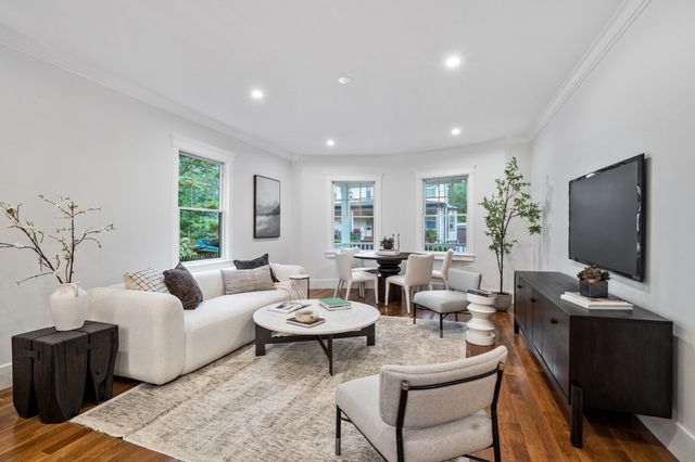 143 Coolidge St 1, Brookline, MA 02446