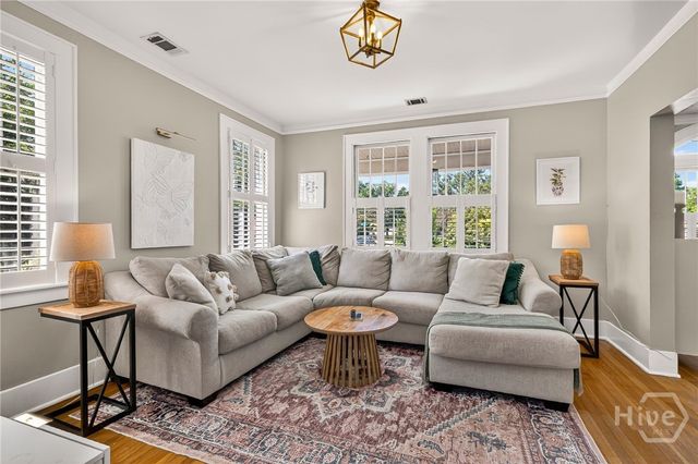 301 E 51st Street, Savannah, GA 31405