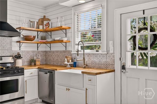 301 E 51st Street, Savannah, GA 31405