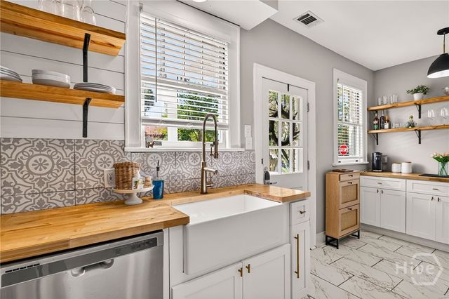 301 E 51st Street, Savannah, GA 31405