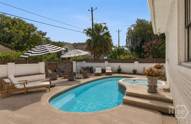 301 E 51st Street, Savannah, GA 31405