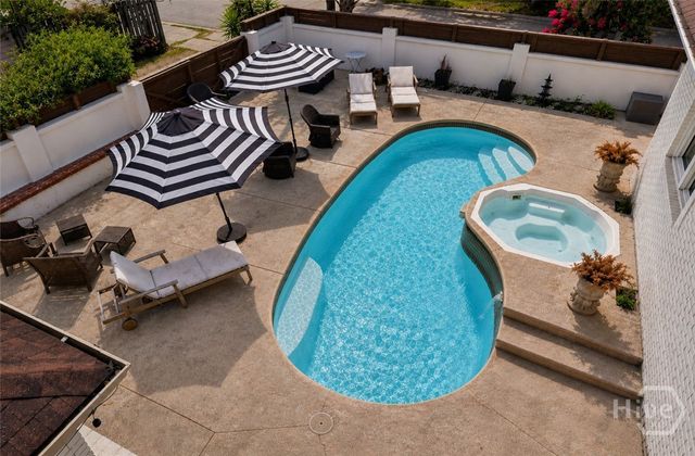 301 E 51st Street, Savannah, GA 31405