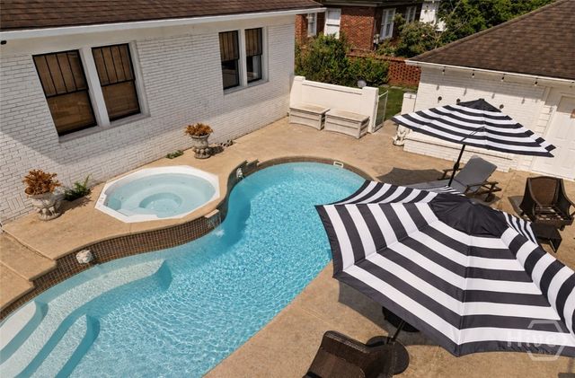 301 E 51st Street, Savannah, GA 31405