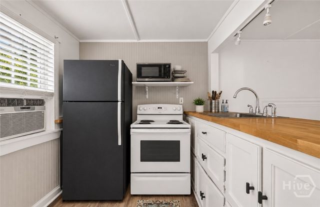 301 E 51st Street, Savannah, GA 31405