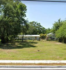 195 Oak Street, Biloxi, MS 39530