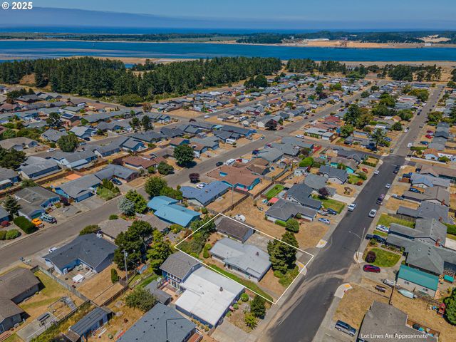 1900 GRANT St, North Bend, OR 97459