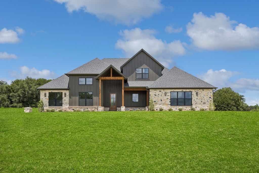 105 Desperado Way, Weatherford, TX 76088