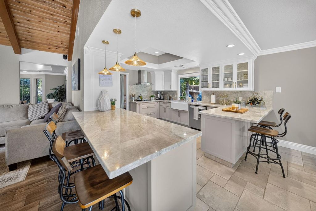 Image 10 of property listing at 19392 Farallon Road, Madera, CA 93638