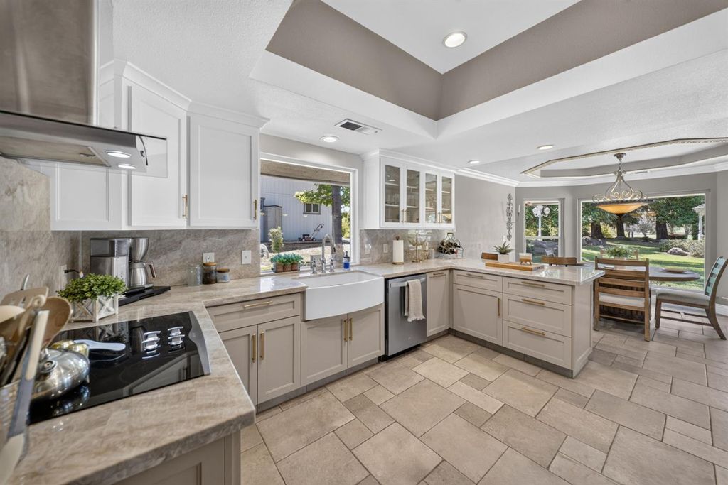 Image 11 of property listing at 19392 Farallon Road, Madera, CA 93638