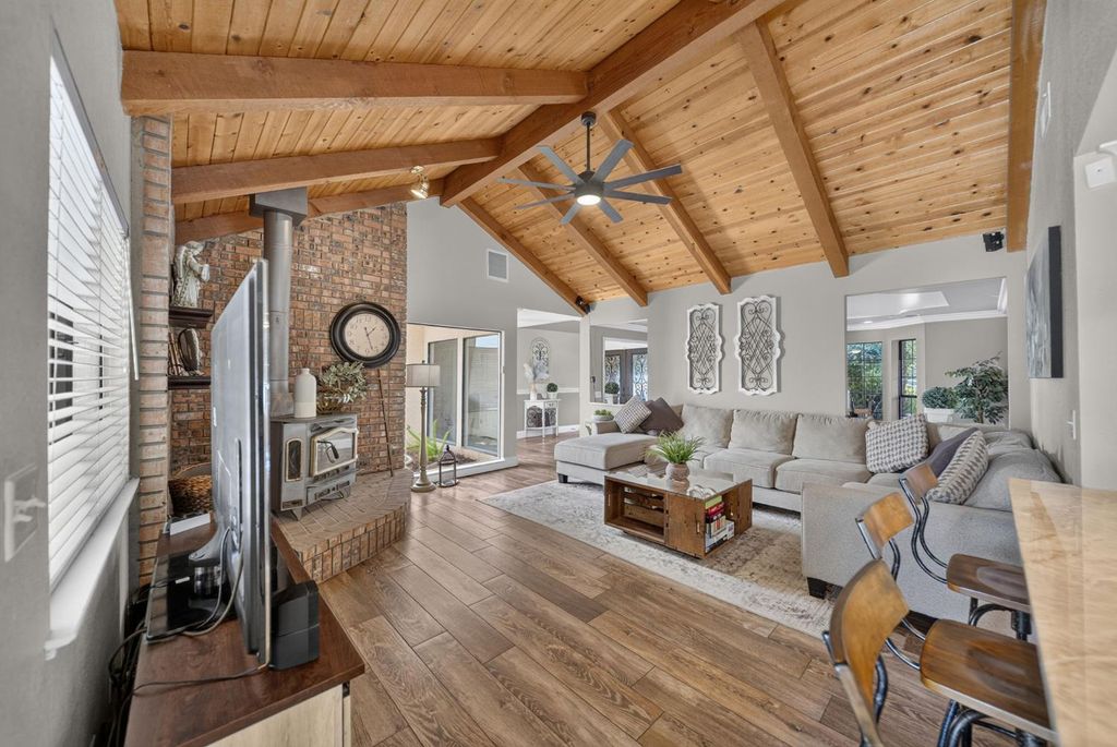 Image 18 of property listing at 19392 Farallon Road, Madera, CA 93638