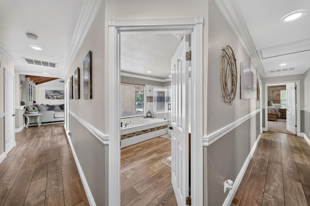 Image 21 of property listing at 19392 Farallon Road, Madera, CA 93638
