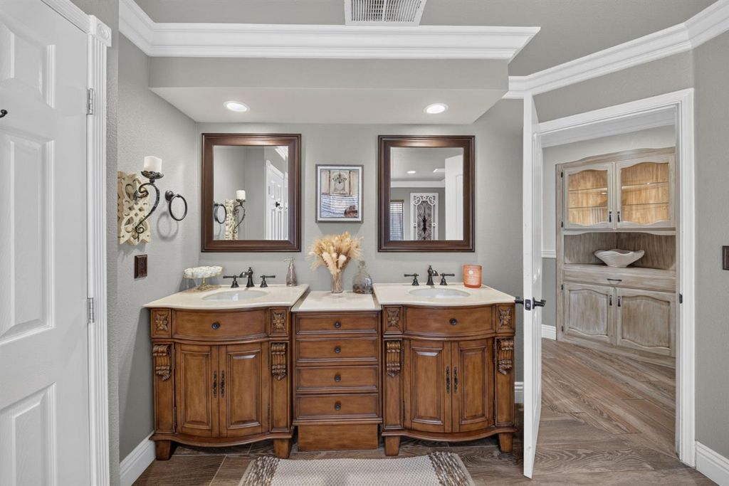Image 22 of property listing at 19392 Farallon Road, Madera, CA 93638