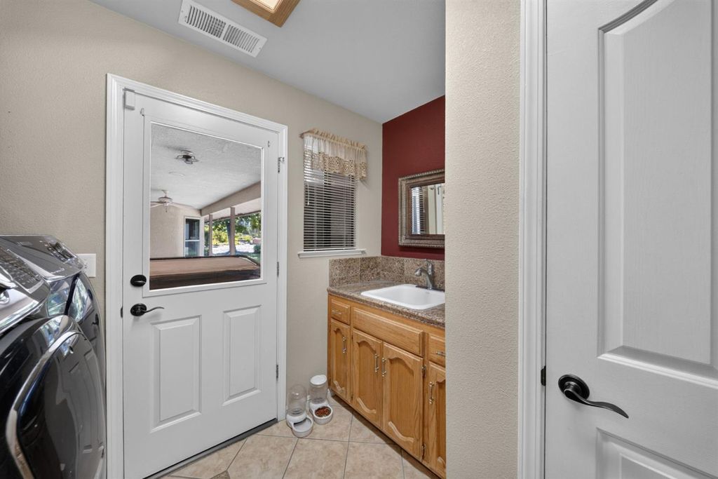 Image 29 of property listing at 19392 Farallon Road, Madera, CA 93638