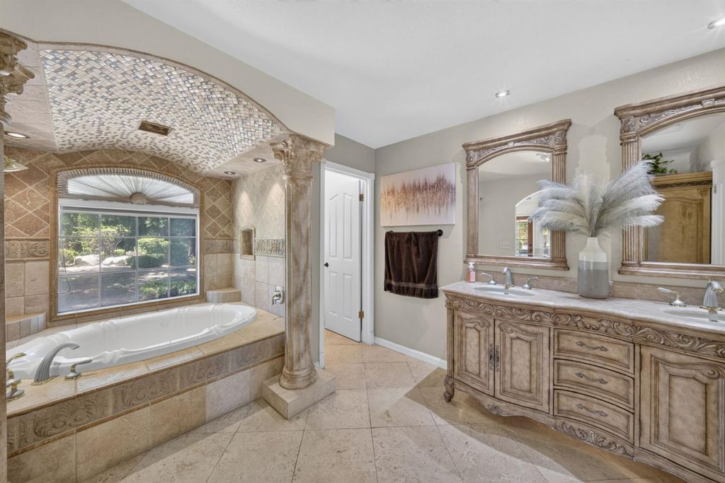 Image 32 of property listing at 19392 Farallon Road, Madera, CA 93638