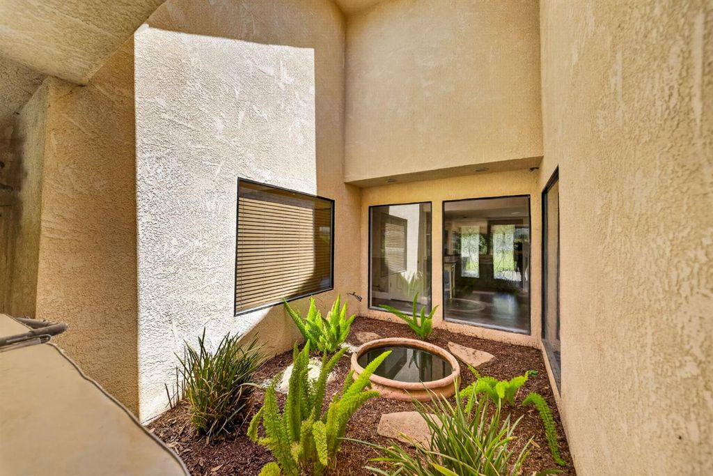 Image 35 of property listing at 19392 Farallon Road, Madera, CA 93638