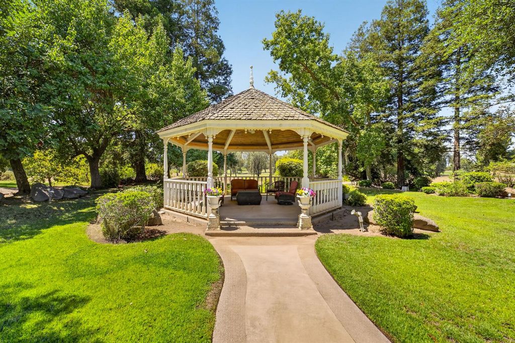 Image 40 of property listing at 19392 Farallon Road, Madera, CA 93638