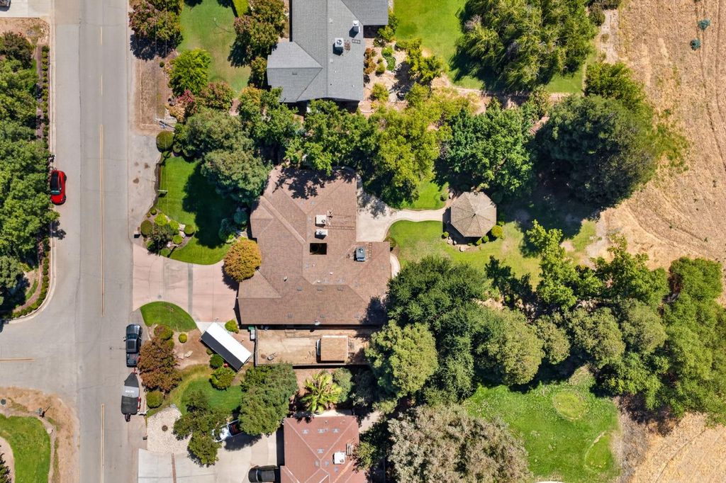 Image 42 of property listing at 19392 Farallon Road, Madera, CA 93638