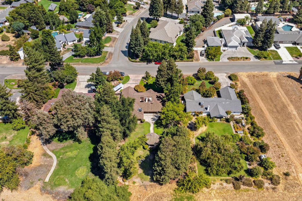 Image 43 of property listing at 19392 Farallon Road, Madera, CA 93638