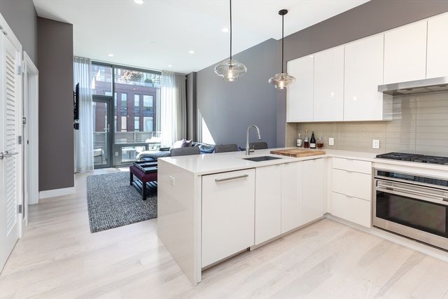 32 Traveler St 808, Boston, MA 02118