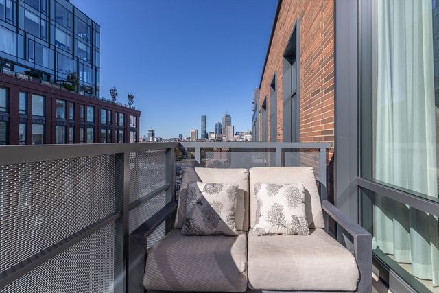32 Traveler St 808, Boston, MA 02118