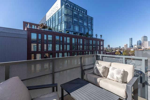 32 Traveler St 808, Boston, MA 02118