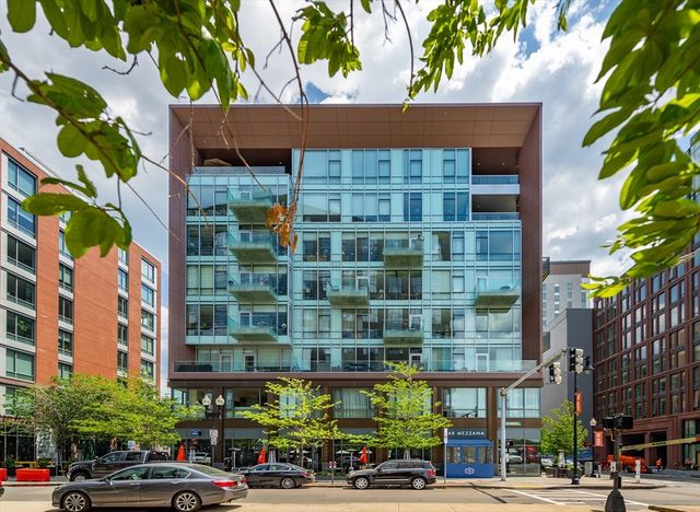 32 Traveler St 808, Boston, MA 02118