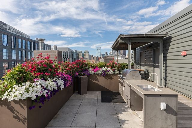 32 Traveler St 808, Boston, MA 02118