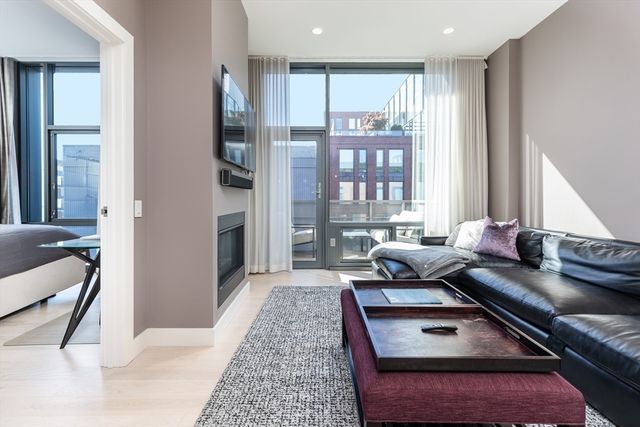 32 Traveler St 808, Boston, MA 02118