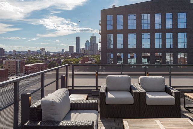 32 Traveler St 808, Boston, MA 02118