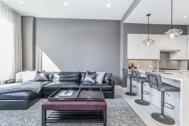 32 Traveler St 808, Boston, MA 02118