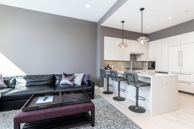 32 Traveler St 808, Boston, MA 02118