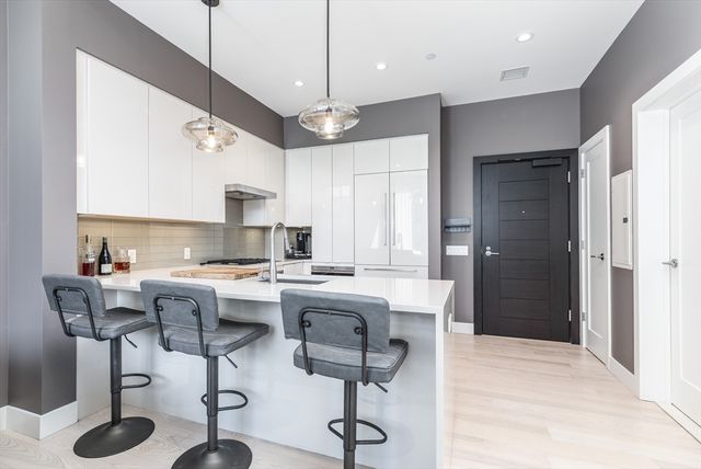 32 Traveler St 808, Boston, MA 02118