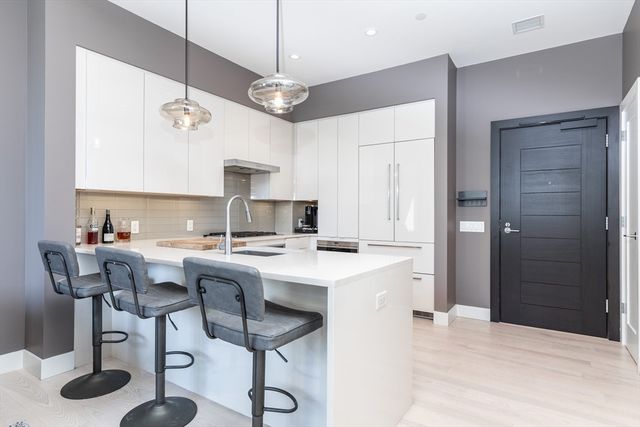 32 Traveler St 808, Boston, MA 02118