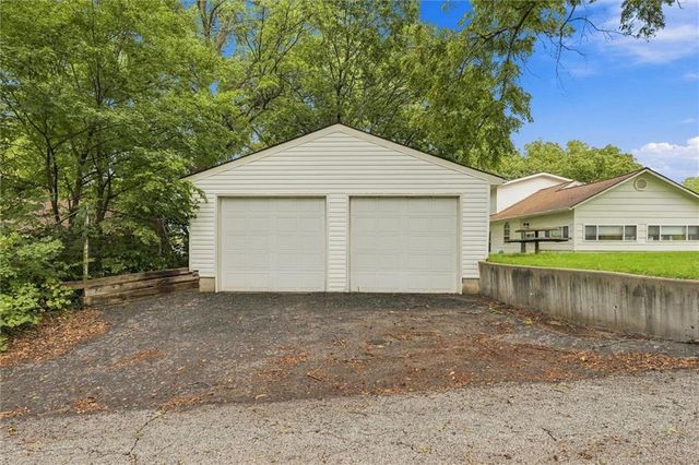 11411 E Norledge Street, Sugar Creek, MO 64054