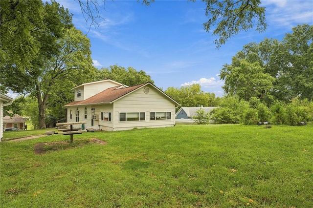 11411 E Norledge Street, Sugar Creek, MO 64054