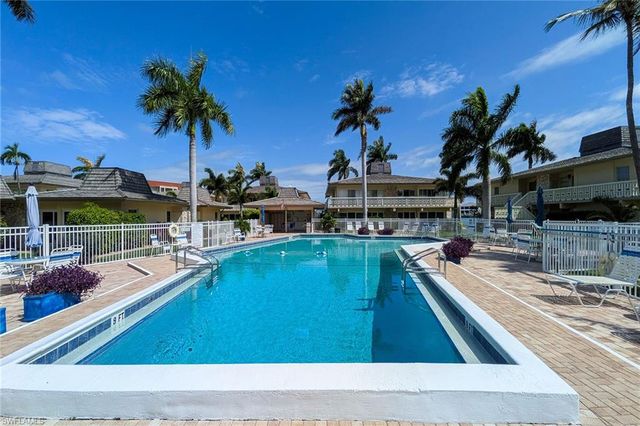 1215 Edington PL M2, Marco Island, FL 34145