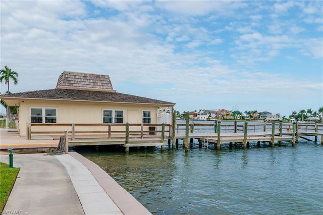 1215 Edington PL M2, Marco Island, FL 34145